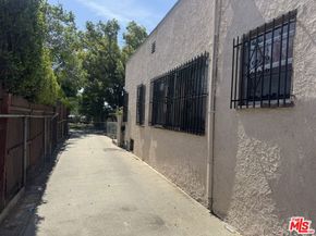1737 W 37th Drive, Los Angeles CA 90018