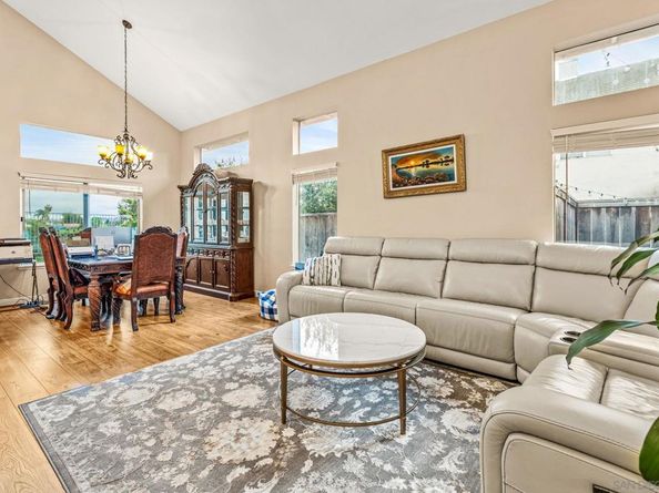 4745 Marblehead Bay Dr, Oceanside CA 92057