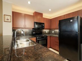 300 W Beech St 1905, San Diego CA 92101