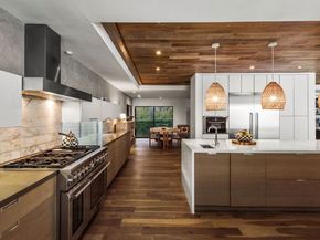 16957 Mooncrest Drive, Encino CA 91436