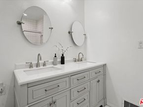 14440 Valley Vista Boulevard, Sherman Oaks CA 91423