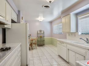 18631 Superior Street, Northridge CA 91324