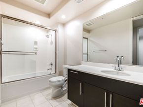 10609 Bloomfield Street 305, Toluca Lake CA 91602