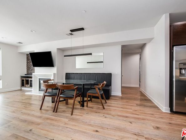 10609 Bloomfield Street 305, Toluca Lake CA 91602