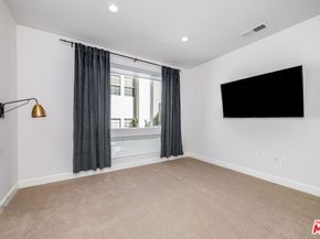 10609 Bloomfield Street 305, Toluca Lake CA 91602