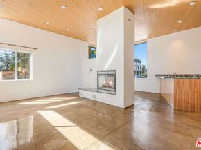 2452 Penmar Avenue, Venice CA 90291