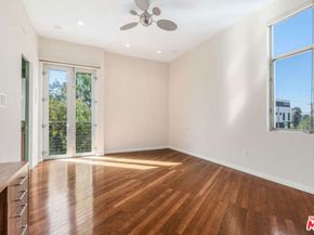2452 Penmar Avenue, Venice CA 90291