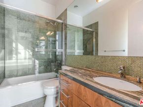 2452 Penmar Avenue, Venice CA 90291