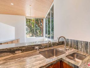 2452 Penmar Avenue, Venice CA 90291