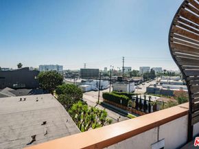 2452 Penmar Avenue, Venice CA 90291