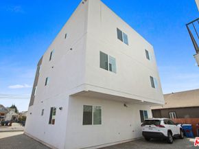 1805 S New England Street, Los Angeles CA 90006