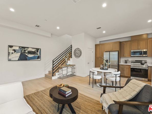 19025 Bassett Street, Los Angeles CA 91335