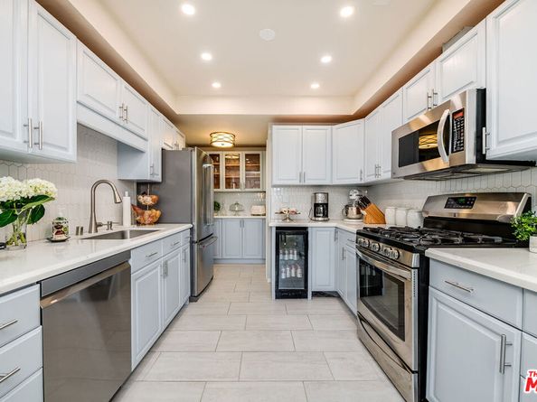 10707 Camarillo Street 108, Toluca Lake CA 91602