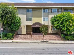 10707 Camarillo Street 108, Toluca Lake CA 91602