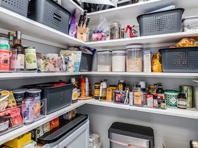 10707 Camarillo Street 108, Toluca Lake CA 91602