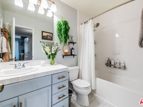 10707 Camarillo Street 108, Toluca Lake CA 91602