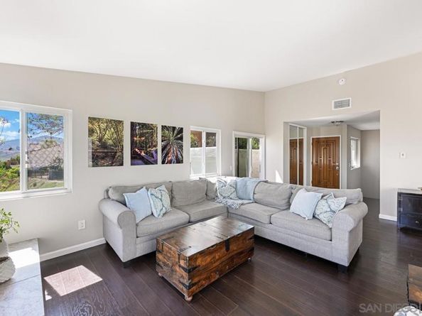 701 Fino Glen, Escondido CA 92025
