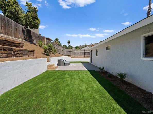 9117 Heatherdale St, Santee CA 92071