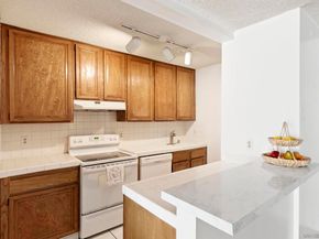 727 Sapphire St 301, San Diego CA 92109