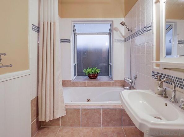 438 Retaheim Way, La Jolla CA 92037