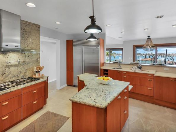 885 Rosecrans St, San Diego CA 92106