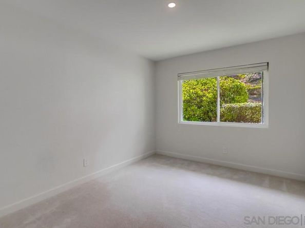 2065 Caminito San Nicholas, La Jolla CA 92037