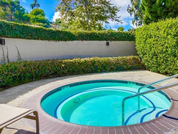 2065 Caminito San Nicholas, La Jolla CA 92037