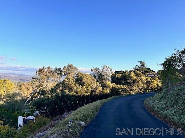 4742 Mount Helix Drive, La Mesa CA 91941