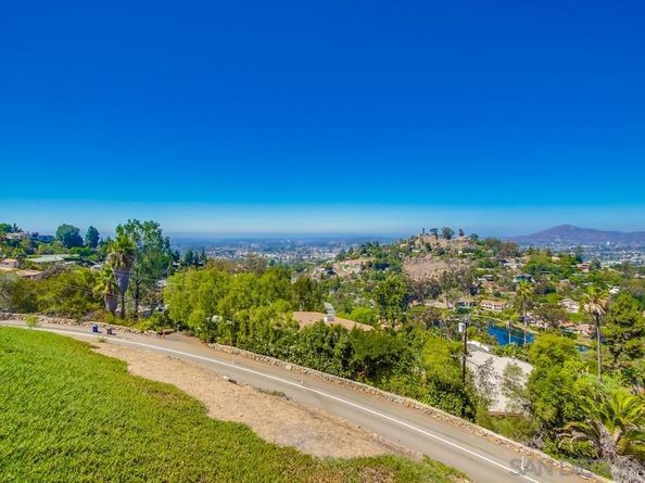 4742 Mount Helix Drive, La Mesa CA 91941