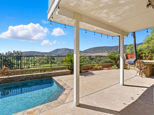 320 Crownview Ct, San Marcos CA 92069