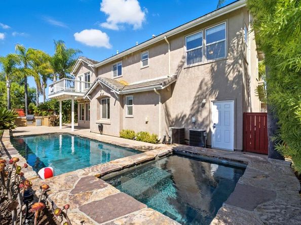 320 Crownview Ct, San Marcos CA 92069