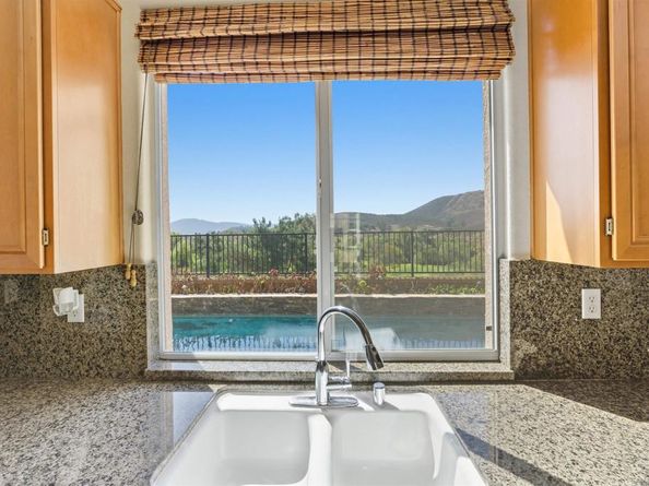 320 Crownview Ct, San Marcos CA 92069