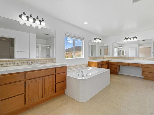320 Crownview Ct, San Marcos CA 92069