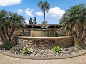 8561 Villa La Jolla Dr K, La Jolla CA 92037