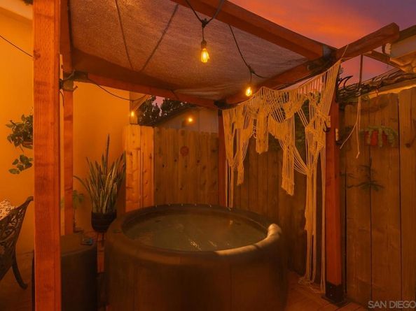 1818 Diamond St, San Diego CA 92109