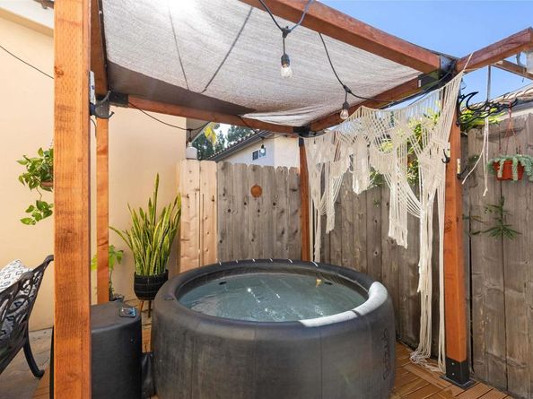 1818 Diamond St, San Diego CA 92109