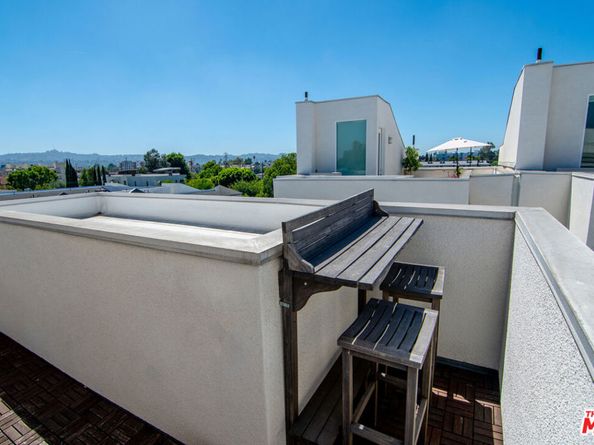 10919 1/2 Otsego Street, North Hollywood CA 91601