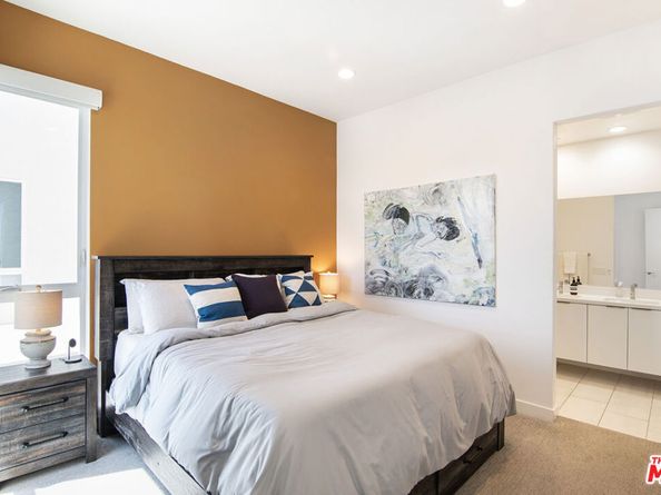 10919 1/2 Otsego Street, North Hollywood CA 91601