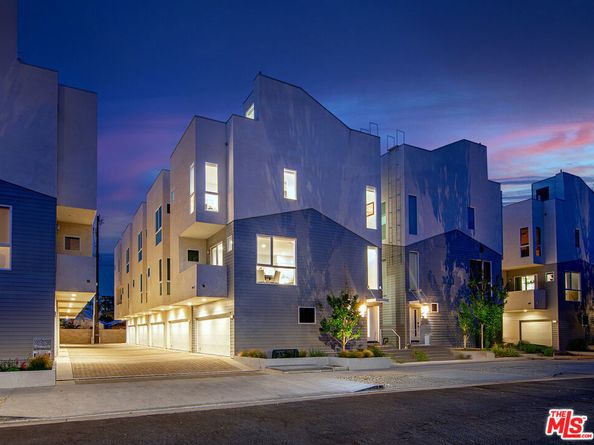 10919 1/2 Otsego Street, North Hollywood CA 91601