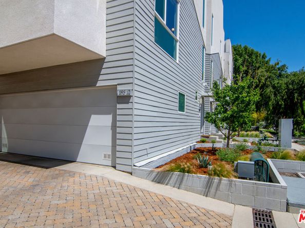 10919 1/2 Otsego Street, North Hollywood CA 91601