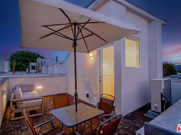 10919 1/2 Otsego Street, North Hollywood CA 91601