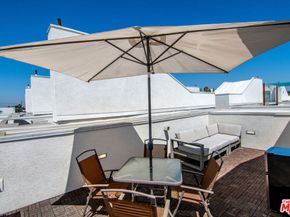 10919 1/2 Otsego Street, North Hollywood CA 91601