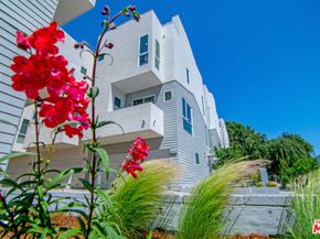 10919 1/2 Otsego Street, North Hollywood CA 91601