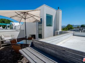10919 1/2 Otsego Street, North Hollywood CA 91601
