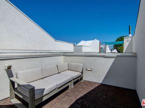 10919 1/2 Otsego Street, North Hollywood CA 91601