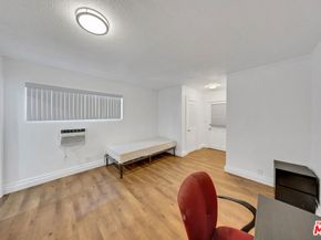 1286 W 39th Place, Los Angeles CA 90037