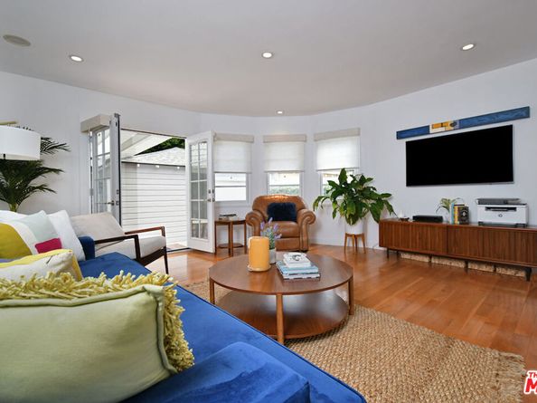 4226 Greenbush Avenue, Sherman Oaks CA 91423