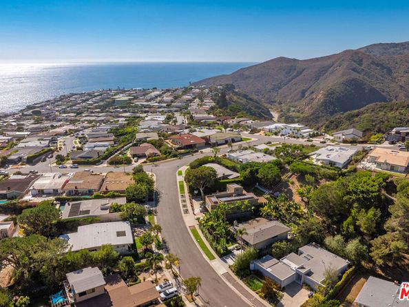 3437 Cloudcroft Drive, Malibu CA 90265