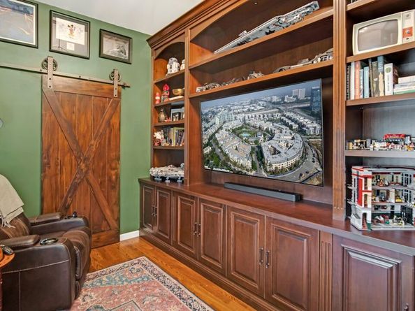 500 N Lamer Street, Burbank CA 91506