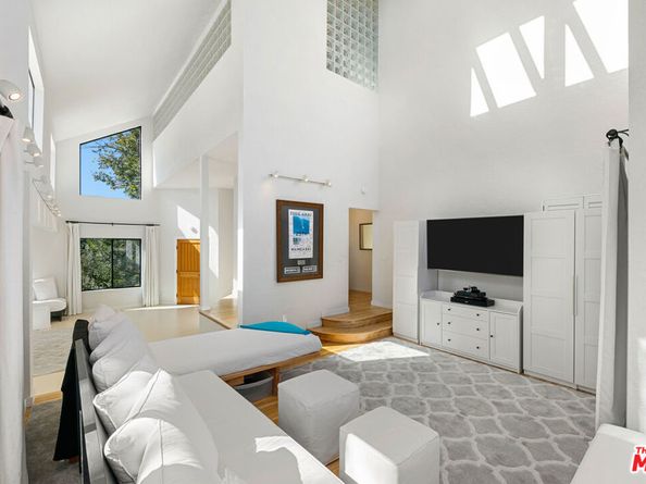 6649 Zumirez Drive, Malibu CA 90265